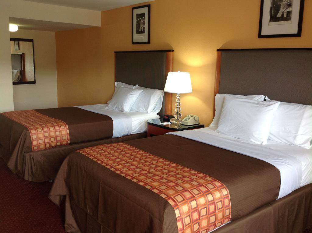 Media Inn & Suites Εξωτερικό φωτογραφία