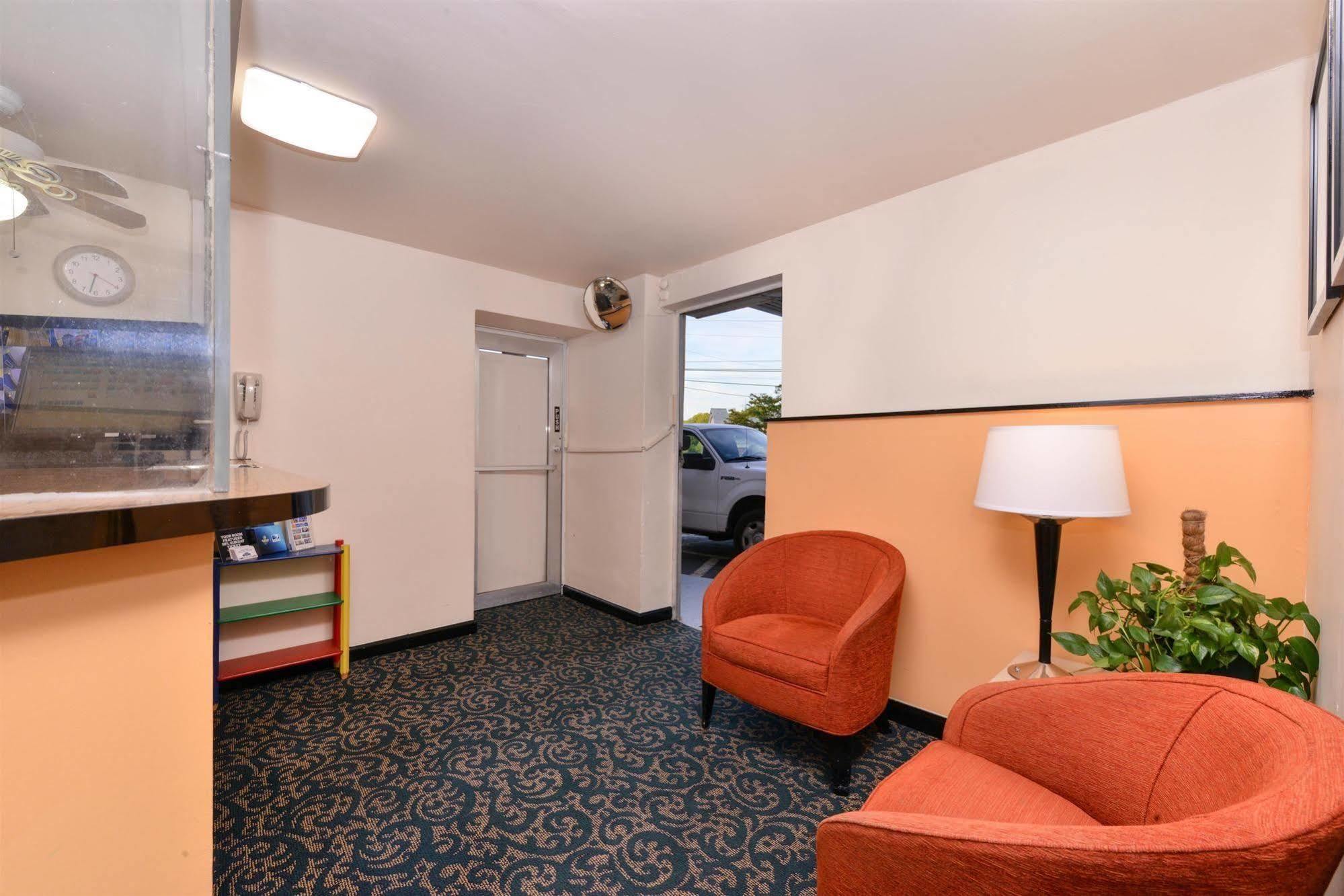 Media Inn & Suites Εξωτερικό φωτογραφία